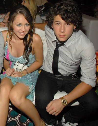 miley_cyrus_nick_jonas.jpg